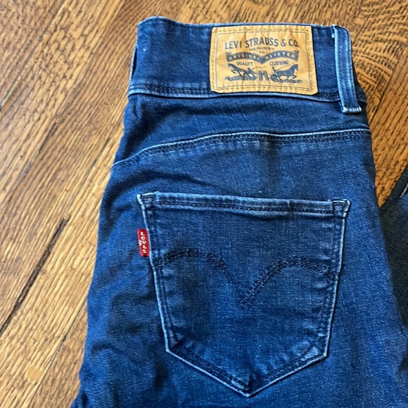 Levi’s 721 High Rise Skinny Jean - Picture 6 of 7